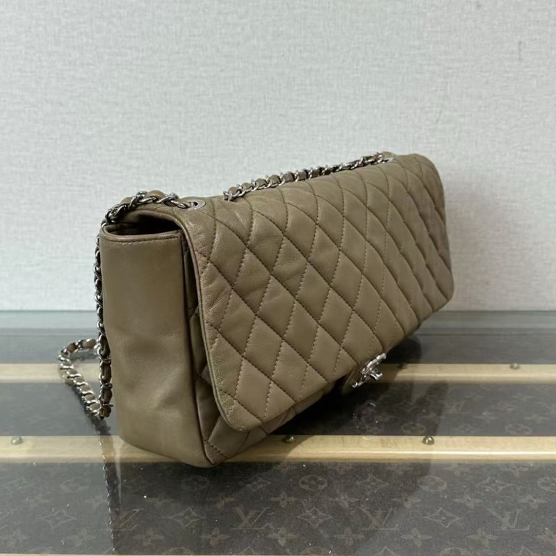 ✨Chanel 銀扣菱格cf肩背斜背機場包 33*22*8 98新 配件保卡塵袋-2