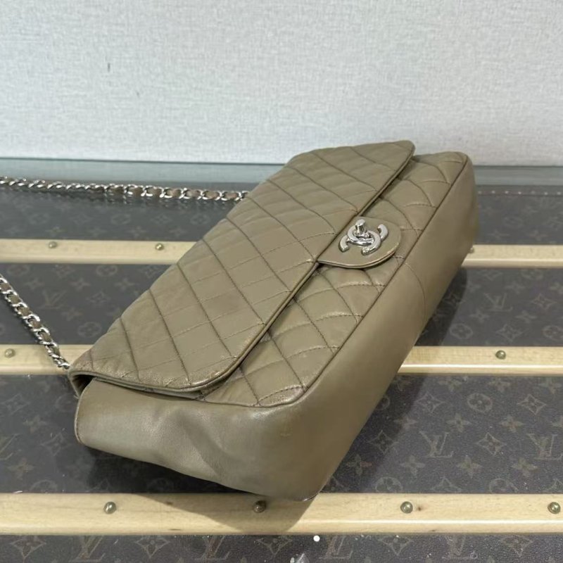 ✨Chanel 銀扣菱格cf肩背斜背機場包 33*22*8 98新 配件保卡塵袋-3