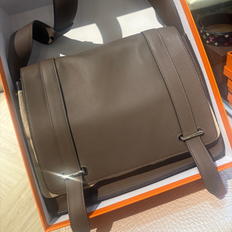 Hermes 泥炭灰皮革 3U 雙釦Steve 書包 郵差包-8