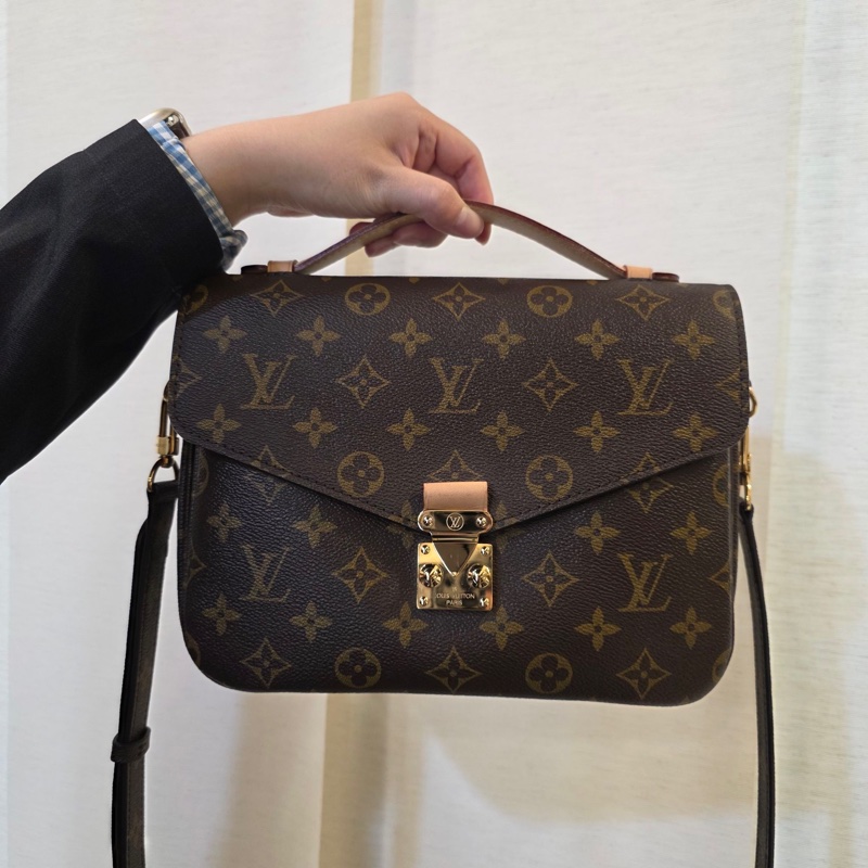 LV 原花金釦手提斜背郵差包M44875-0