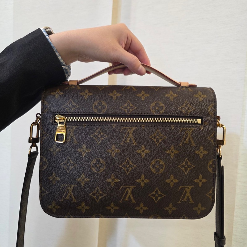 LV 原花金釦手提斜背郵差包M44875-2
