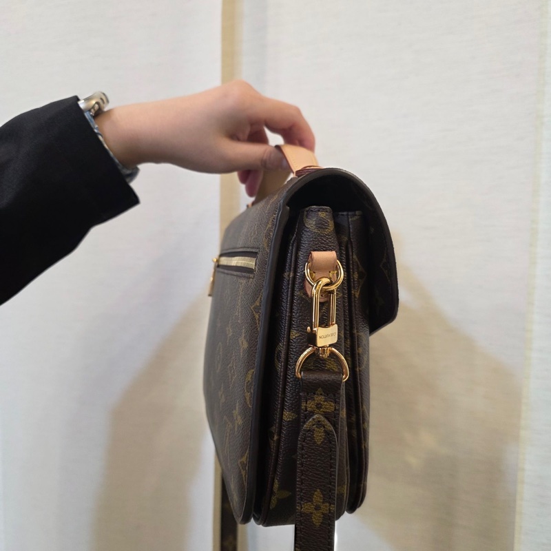 LV 原花金釦手提斜背郵差包M44875-3
