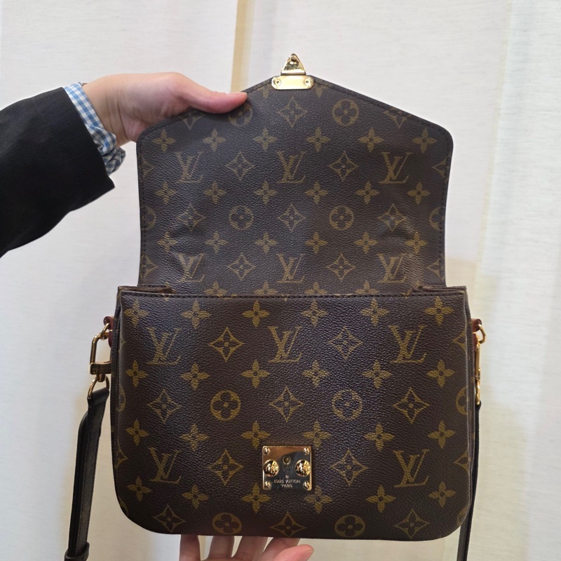 LV 原花金釦手提斜背郵差包M44875-5