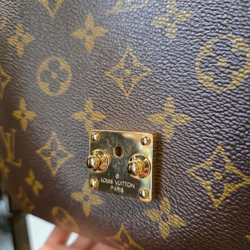 LV 原花金釦手提斜背郵差包M44875-6