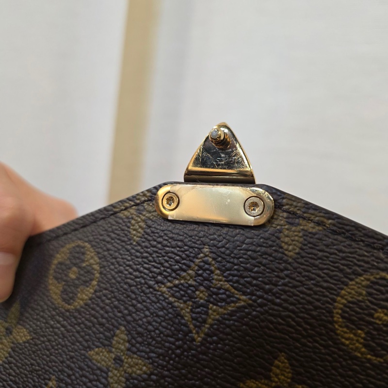 LV 原花金釦手提斜背郵差包M44875-7