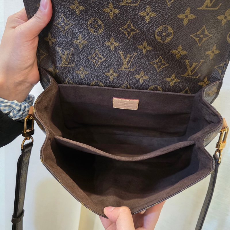 LV 原花金釦手提斜背郵差包M44875-8
