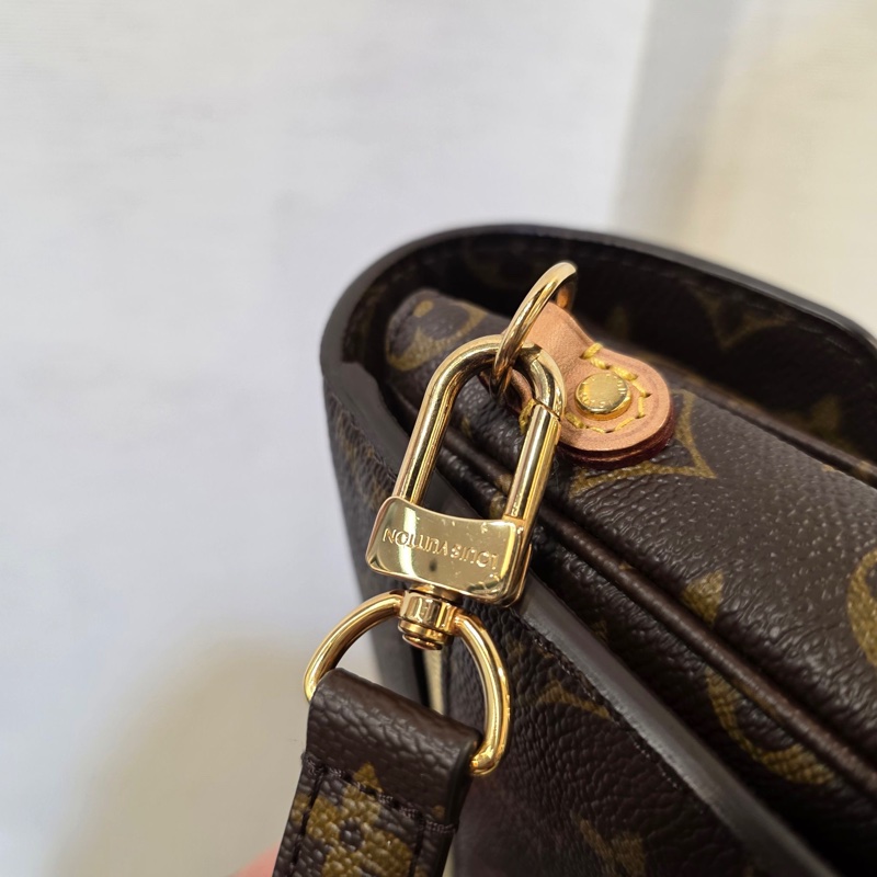 LV 原花金釦手提斜背郵差包M44875-10