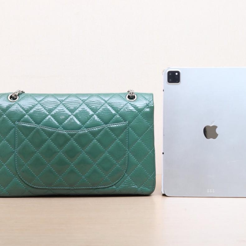 CHANEL(香奈兒) 2.55 口蓋包 MAXI 31.5cm 綠色 漆皮 14開 銀扣-2