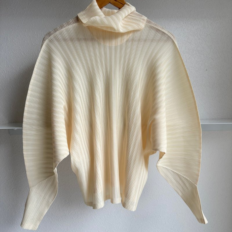 :: 三宅一生 PLEATS PLEASE :: PP 5號 米色造型領長袖上衣 NT$6,880-1