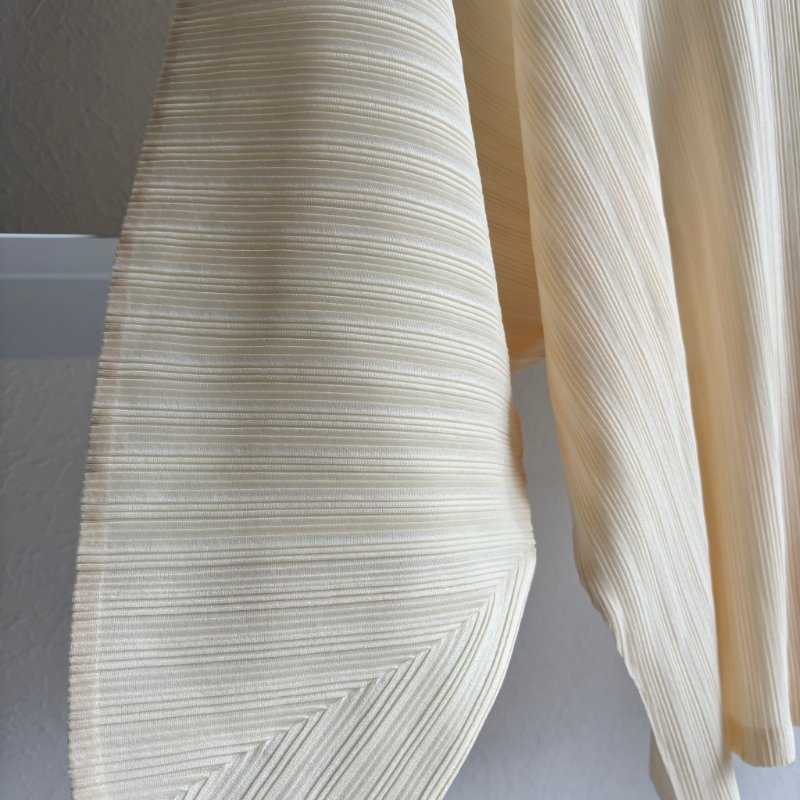 :: 三宅一生 PLEATS PLEASE :: PP 5號 米色造型領長袖上衣 NT$6,880-2
