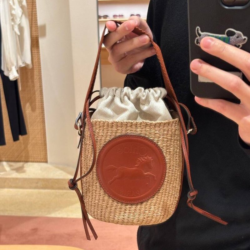 🎁夏季折扣🎁Chloe Horse Medal 小款天然纖維籃編包 赭棕色-1