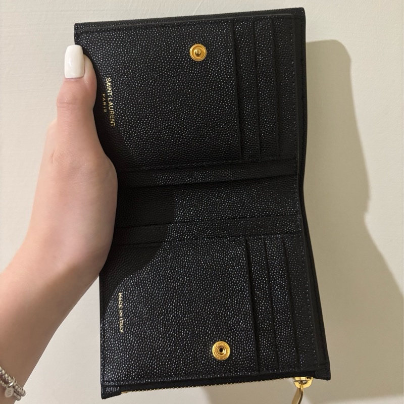 YSL UPTOWN粒面壓紋皮革短夾 九成新-2