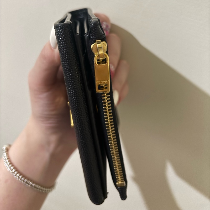 YSL UPTOWN粒面壓紋皮革短夾 九成新-4