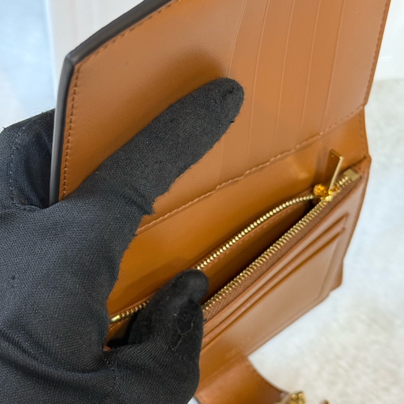 Nino 凱旋金釦牛皮二折中夾(棕褐色)-5