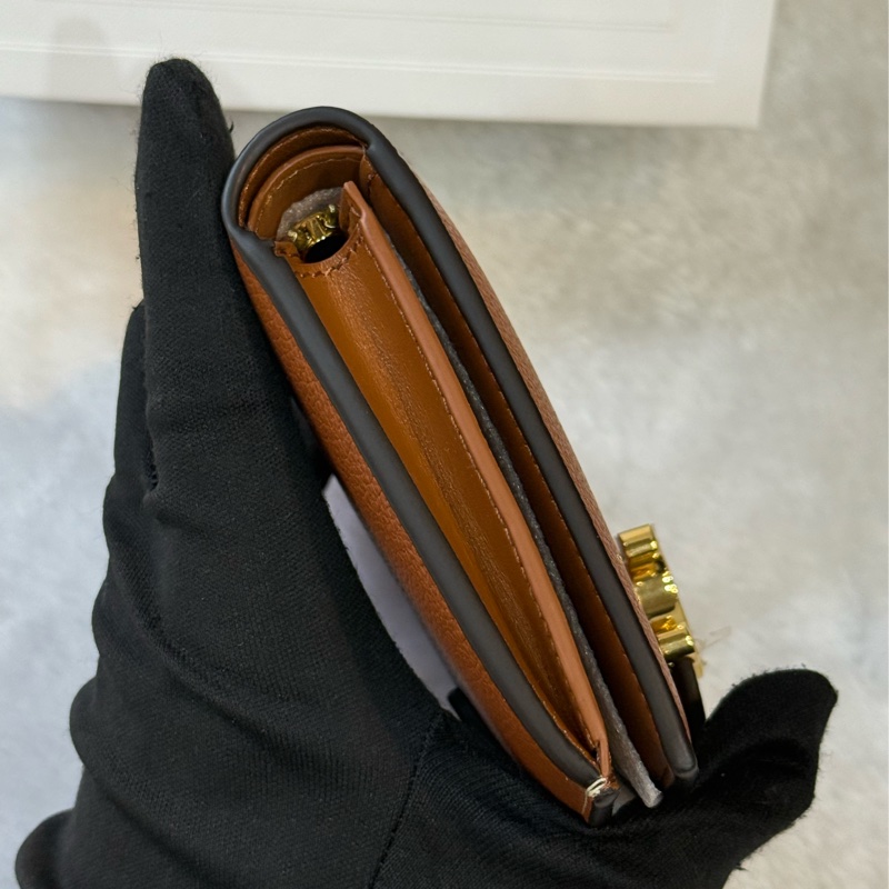 Nino 凱旋金釦牛皮二折中夾(棕褐色)-7