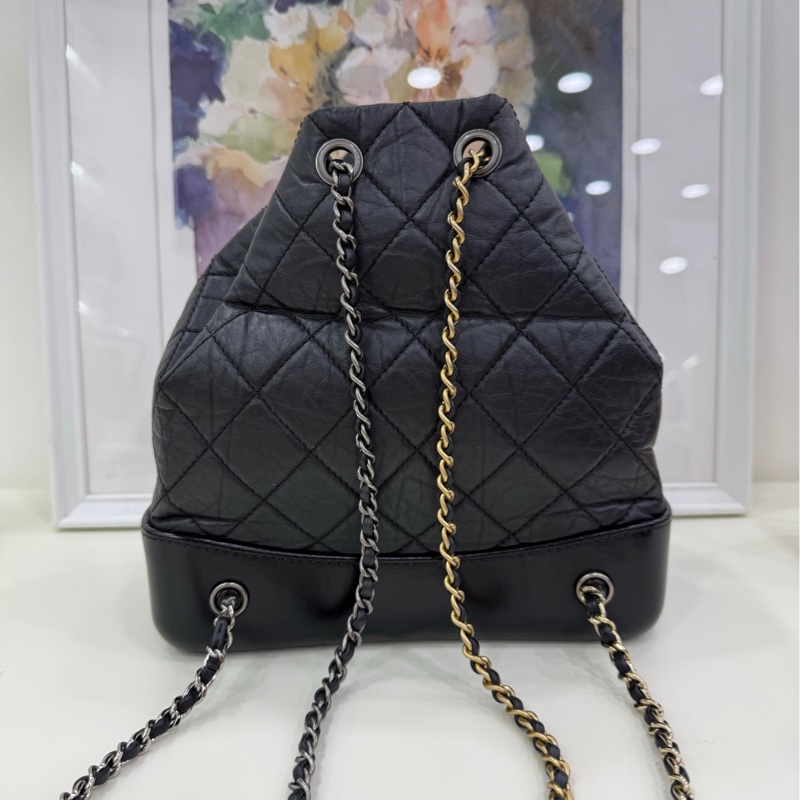 Chanel香奈兒芯片款黑色流浪雙肩包， 23年芯片 有單 金銀鴛鴦鏈條，經典菱格紋設計，尺寸22*23，内里紅色-2