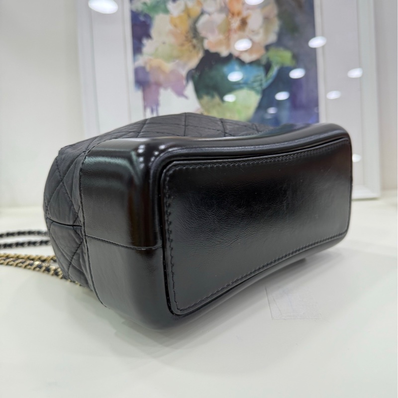 Chanel香奈兒芯片款黑色流浪雙肩包， 23年芯片 有單 金銀鴛鴦鏈條，經典菱格紋設計，尺寸22*23，内里紅色-5