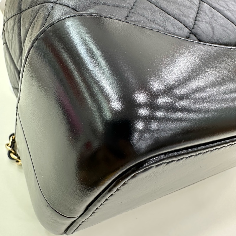 Chanel香奈兒芯片款黑色流浪雙肩包， 23年芯片 有單 金銀鴛鴦鏈條，經典菱格紋設計，尺寸22*23，内里紅色-8