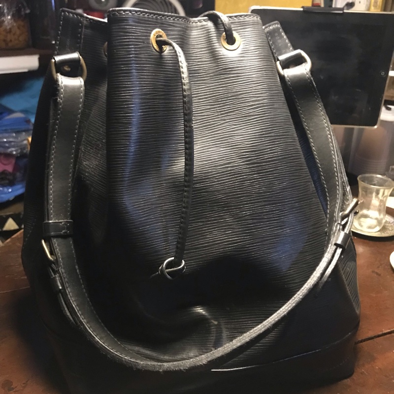 LV水筒包含皮夾、鑰匙包-5