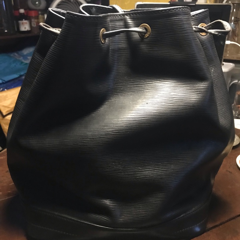 LV水筒包含皮夾、鑰匙包-6