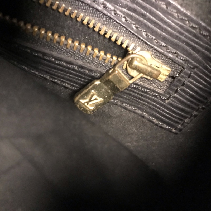LV水筒包含皮夾、鑰匙包-9