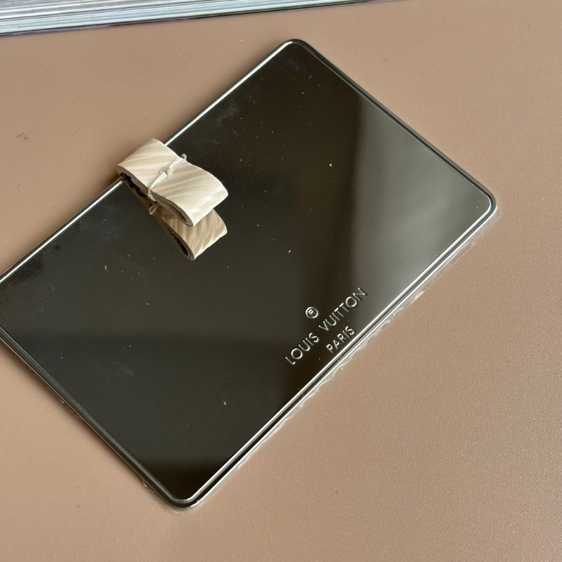 ::LOUIS VUITTON:: LV M22774 Twist白色EPI皮革金銀轉釦花卉手提鏈肩背兩用包MM-33