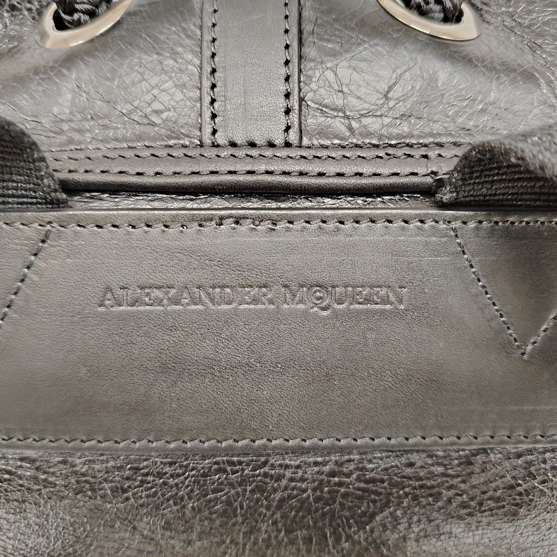 Alexander McQueen Studden Skull 骷髏雙肩包-3