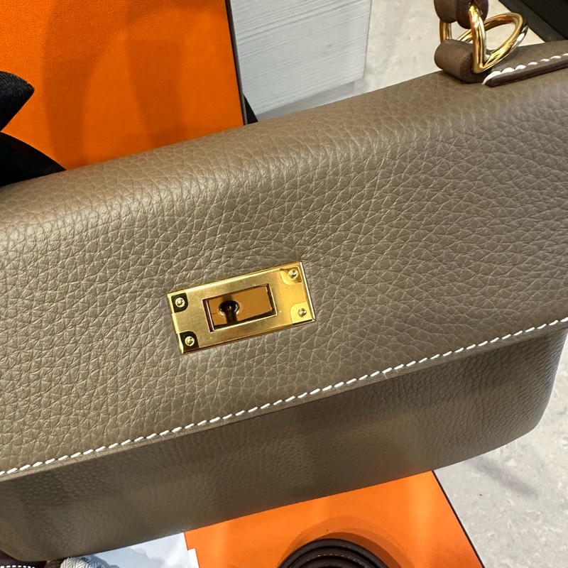 全新帶膜全配🈶️今年台灣購證❤️ #愛馬仕 #kelly28 #大象灰 #金釦 #凱莉28 K28-23