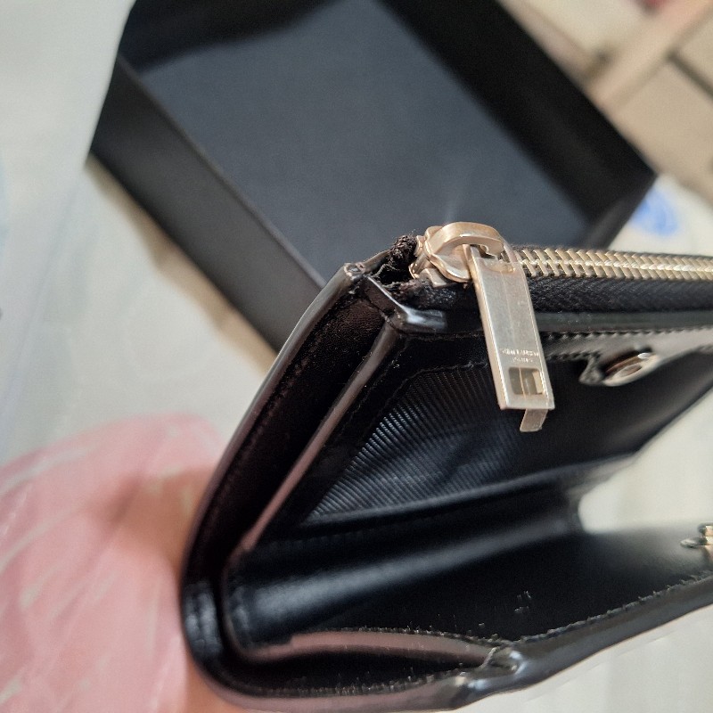 全新正品SAINT LAURENT 聖羅蘭YSL銀色logo黑色皮革扣式拉鍊短夾皮夾535411-11