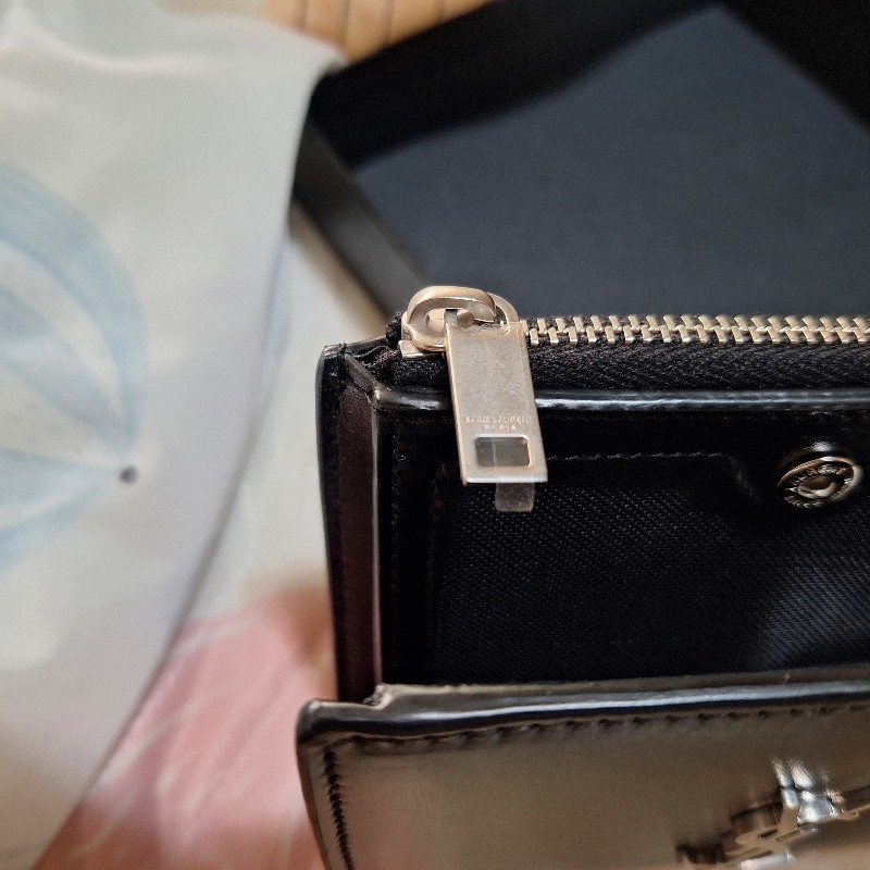 全新正品SAINT LAURENT 聖羅蘭YSL銀色logo黑色皮革扣式拉鍊短夾皮夾535411-14