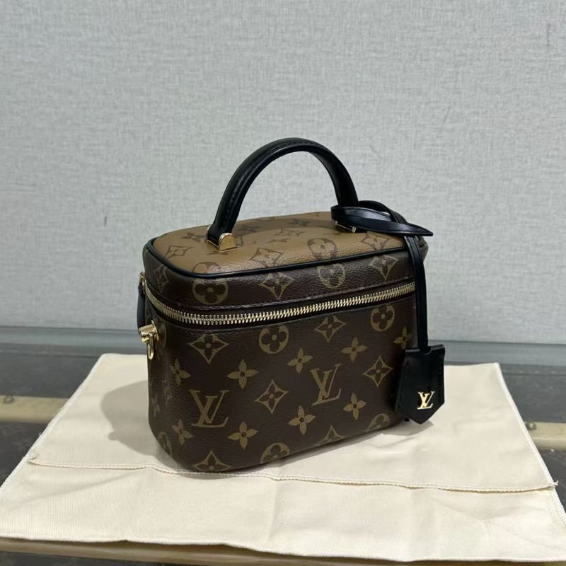 ✨Louis Vuitton 化妝盒子手提肩背斜背包 芯片款 19*14*10 99新 配件塵袋盒子購證-2