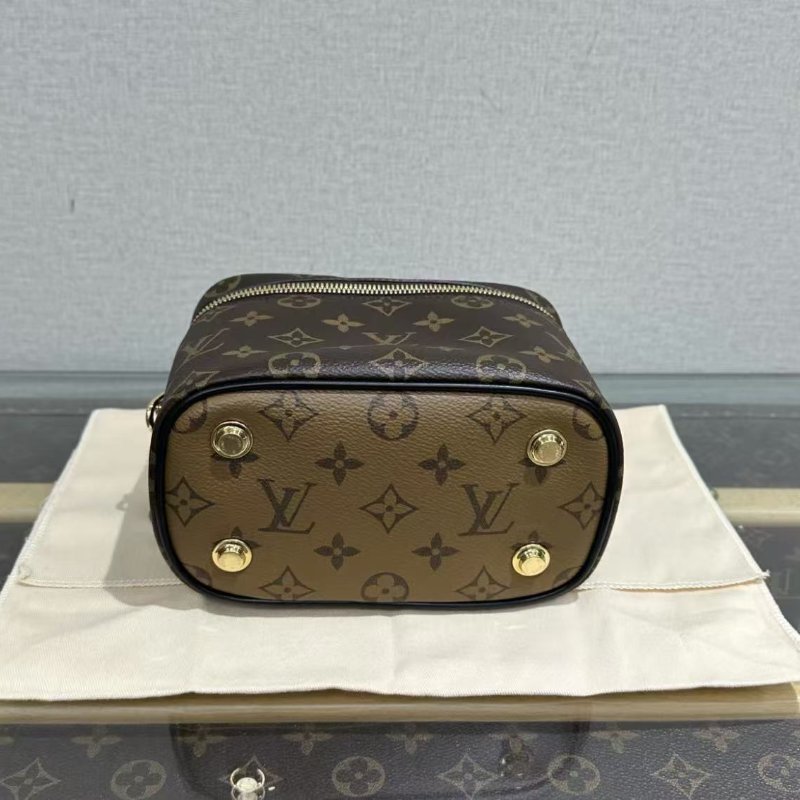 ✨Louis Vuitton 化妝盒子手提肩背斜背包 芯片款 19*14*10 99新 配件塵袋盒子購證-4