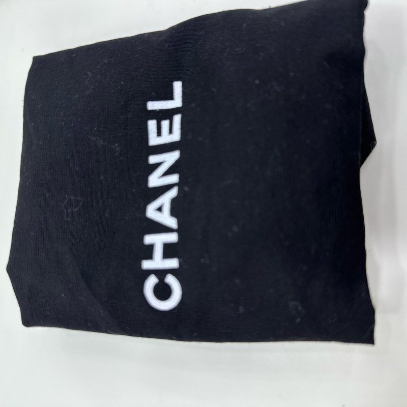 Chanel 香奈兒22K黑金小金柱調節扣hobo，半月腋下包斜挎包，鏈條可以調節斜挎，有点小設計，看似簡單，上身好看成色很好，尺寸23*17-14