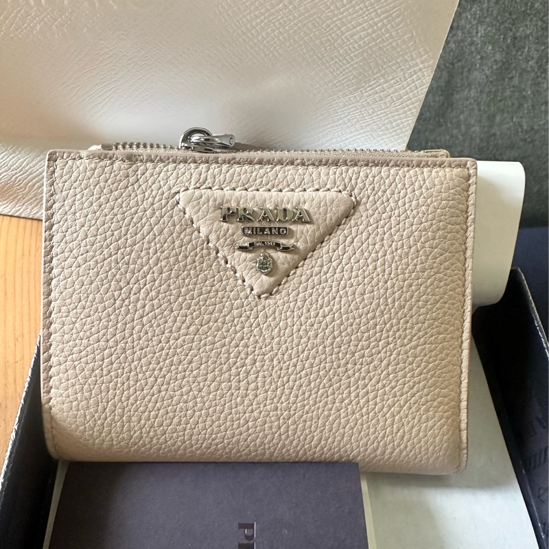 全新羅馬帶回 女士杏色短夾-1