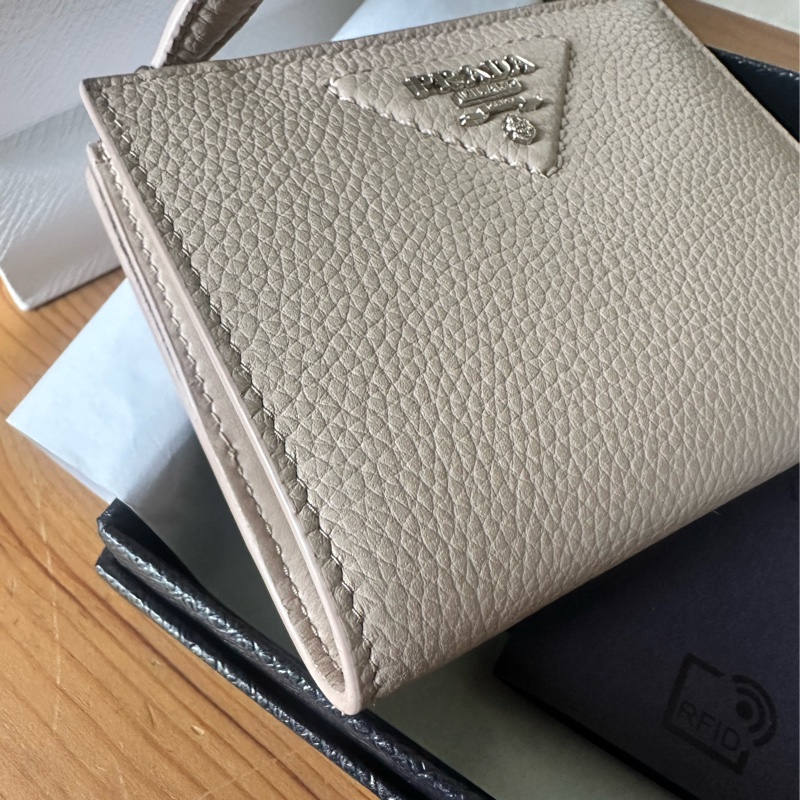 全新羅馬帶回 女士杏色短夾-10