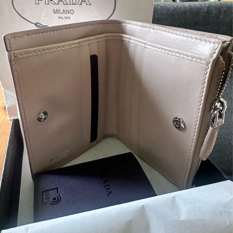 全新羅馬帶回 女士杏色短夾-12