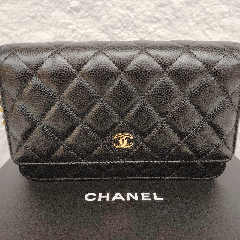 Chanel WOC 黑色 牛皮 中號 金扣顆粒壓花-1