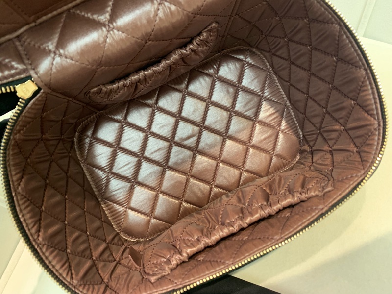 CHANEL 黑色化妝包 O630NY-10