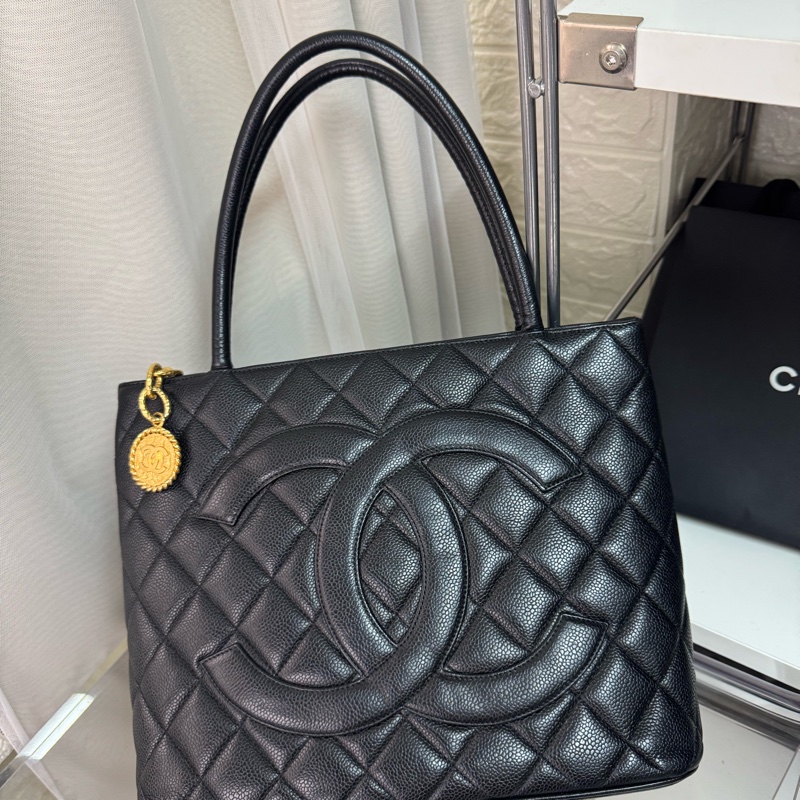 Chanel 黑金魚子醬希爾頓托特包-0