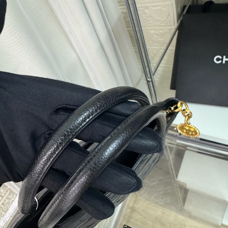 Chanel 黑金魚子醬希爾頓托特包-4