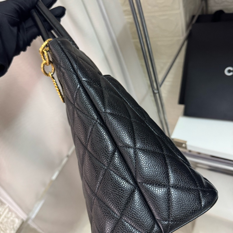 Chanel 黑金魚子醬希爾頓托特包-12