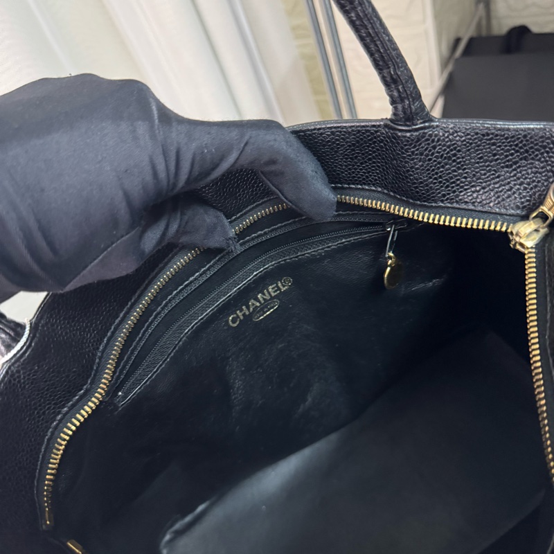 Chanel 黑金魚子醬希爾頓托特包-13