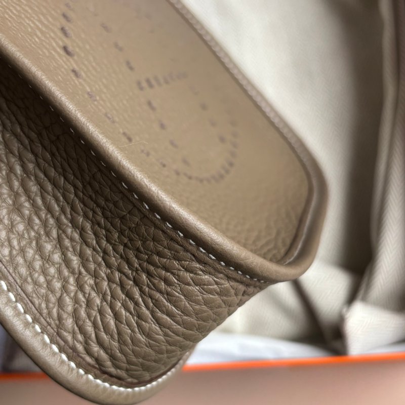 ::HERMÈS:: mini evelyne 大象灰x金 藍織帶背帶 斜背包-11