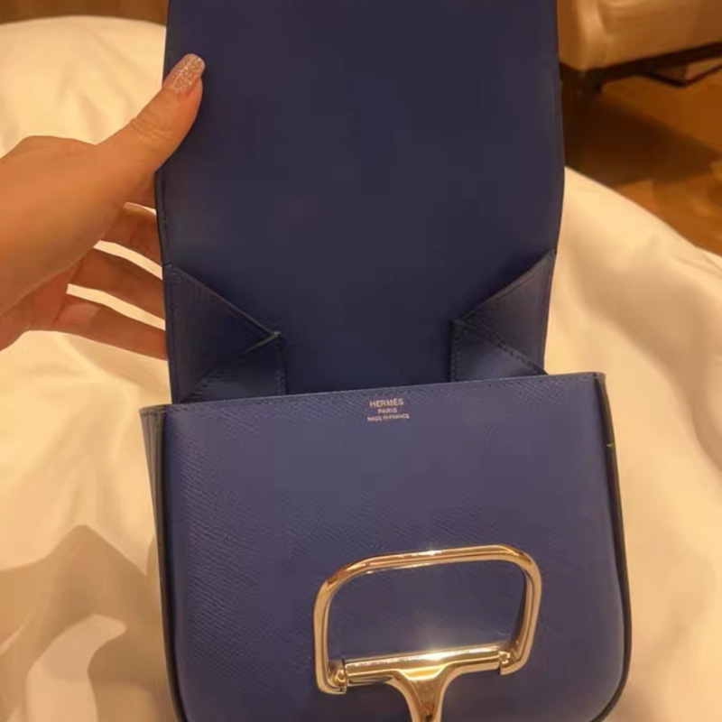 愛馬仕Della屁股包,寶藍色Epsom皮,銀扣,尺寸小巧精緻。-4