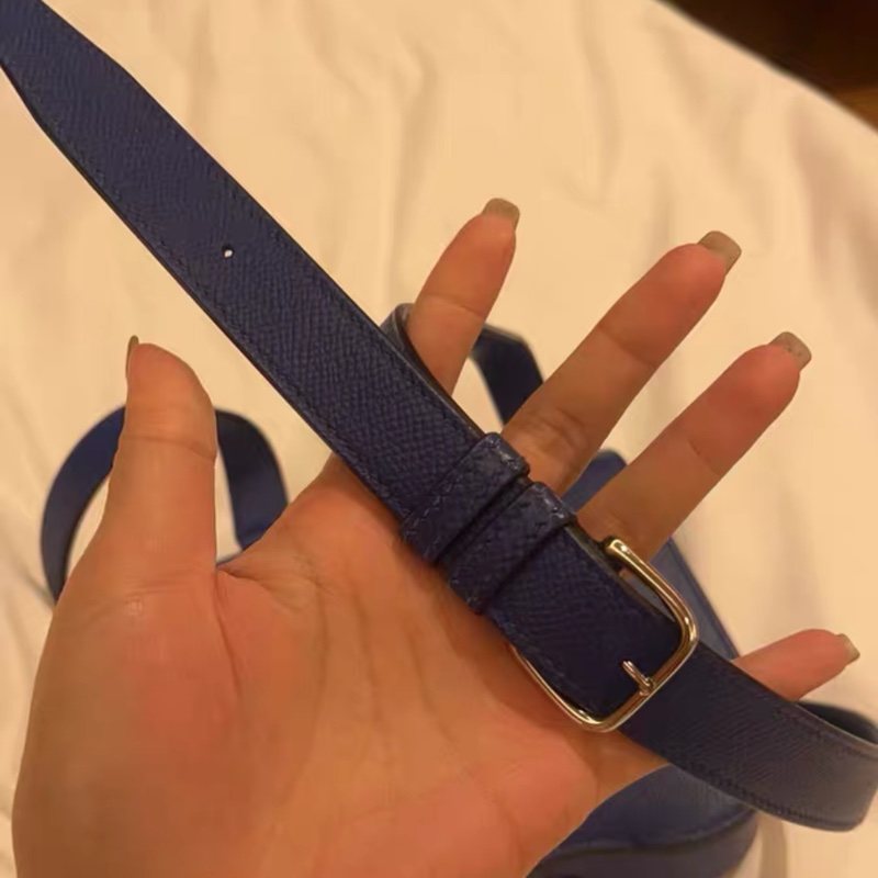 愛馬仕Della屁股包,寶藍色Epsom皮,銀扣,尺寸小巧精緻。-6