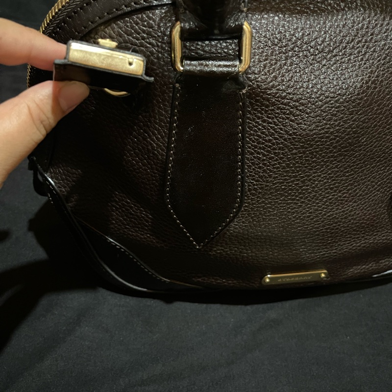 Burberry 金釦深棕色手提側背包-18