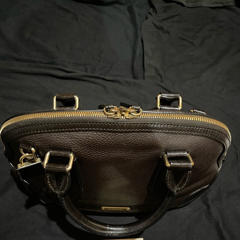Burberry 金釦深棕色手提側背包-23