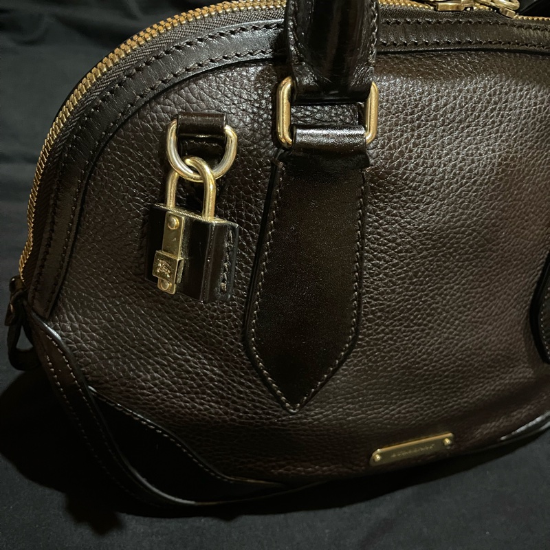 Burberry 金釦深棕色手提側背包-37