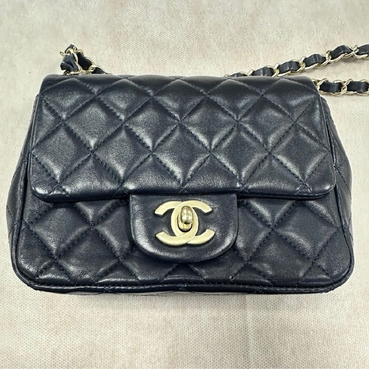 Chanel買到賺到熱門款質感羊皮方胖深藍色近黑香檳色五金-26