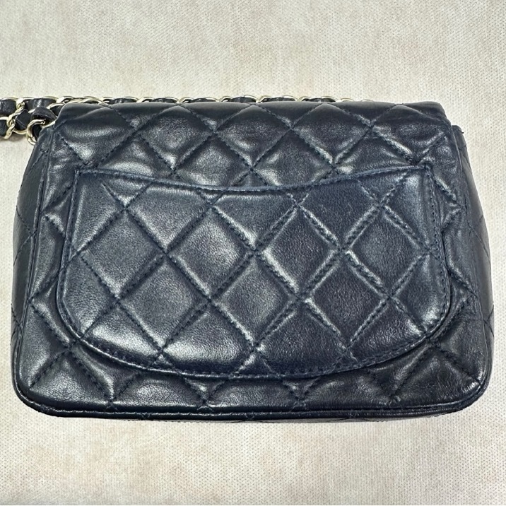 Chanel買到賺到熱門款質感羊皮方胖深藍色近黑香檳色五金-27